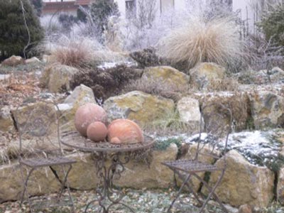 Steingarten im Winter